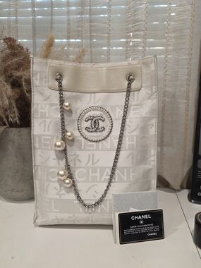 CHANEL LIMITED EDITION (JAPAN ONLY)Ivory Pearl-Embellished Logo Tote